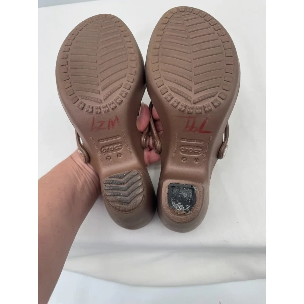 Crocs Cyprus Heeled Slip On Sandal Shoe 8 Brown / Brown Boho Earthy Beach 3.75